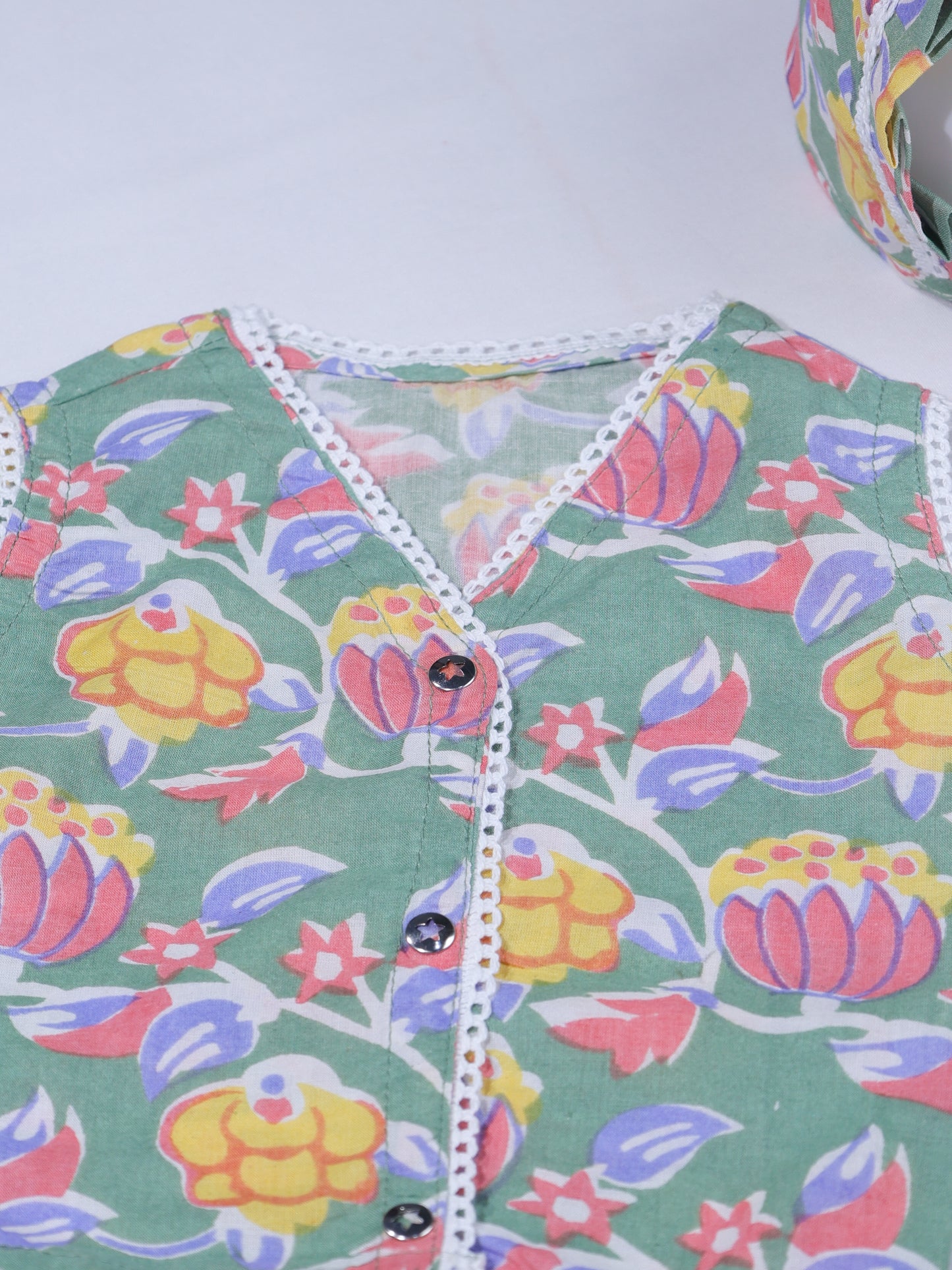 Sage Bloom – Premium Newborn Cotton Dress & Bonnet Set